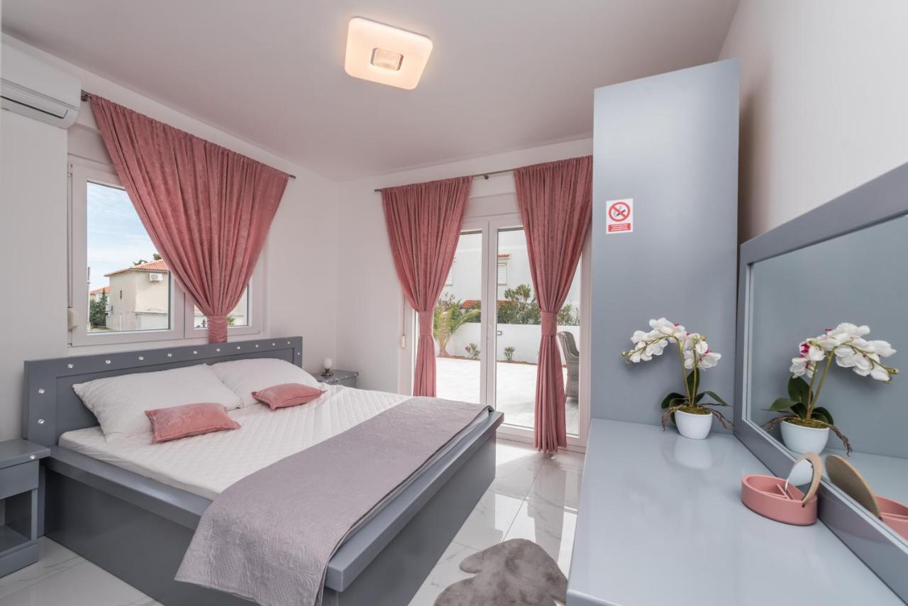 Villa Jana Luxury Apartments Новалья Экстерьер фото